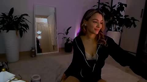 Snapshot of worldsbaby chatting on 02.08.25 worldsbaby online show from 02.08.25