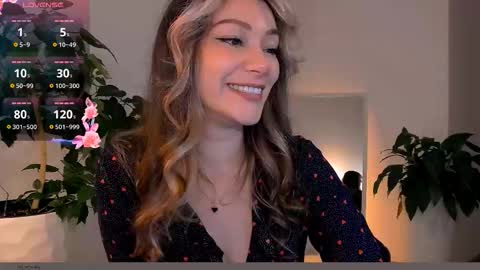 Snapshot of worldsbaby chatting on 09.28.25 worldsbaby online show from 09.28.25