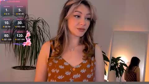 Snapshot of worldsbaby chatting on 10.11.25 worldsbaby online show from 10.11.25