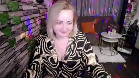 Snapshot of wow_co chatting on 12.06.24 wow_co online show from 12.06.24