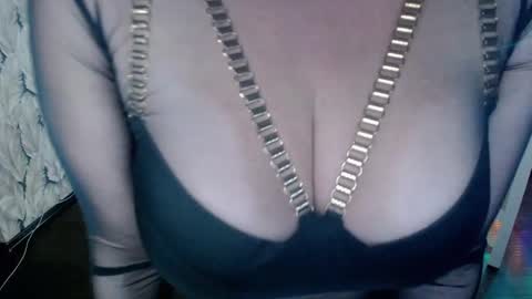 Snapshot of wow_co chatting on 02.24.25 wow_co online show from 02.24.25