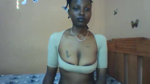 Snapshot of wren_7 chatting on 11.19.25 wren 7 online show from 11.19.25