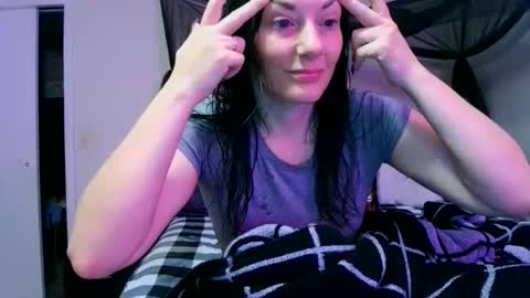 Snapshot of wrenleigh chatting on 06.07.26 Crystal Lake online show from 06.07.26