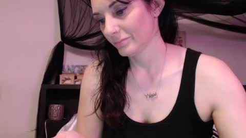 Snapshot of wrenleigh chatting on 06.21.26 Crystal Lake online show from 06.21.26