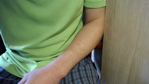 Snapshot of wrix chatting on 11.10.25 wrix online show from 11.10.25