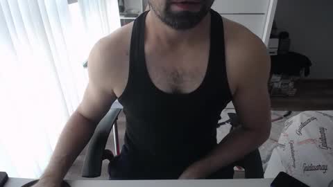 Snapshot of x_____0_____x chatting on 12.05.25 Mr. Lonely online show from 12.05.25