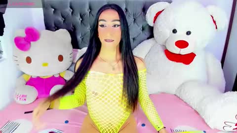 Snapshot of x_indomitable1 chatting on 11.11.25 Maria Juliana online show from 11.11.25