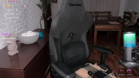 LOVE NERDS ONLY online show from 04.10.26