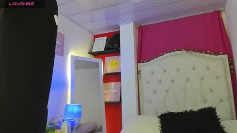 xaanderGrey online show from 11.25.25