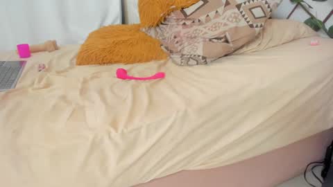       S A R A      100K followers online show from 12.25.24