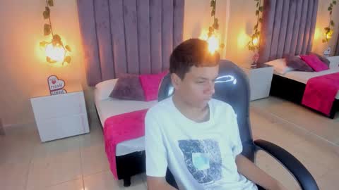 Snapshot of xavier_fox__ chatting on 11.12.25 xavier fox online show from 11.12.25