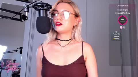 Snapshot of xcherrygoth chatting on 02.07.25 Cherry Goth online show from 02.07.25