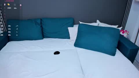 Snapshot of xchristalx chatting on 11.04.25 Christal online show from 11.04.25