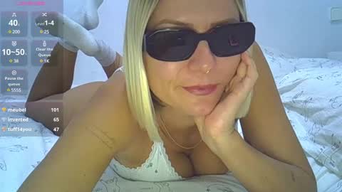 Snapshot of xdaisyhansen chatting on 12.19.24 Daisy Hansen online show from 12.19.24