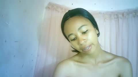 Snapshot of xenna610827 chatting on 01.28.25 xenna610827 online show from 01.28.25