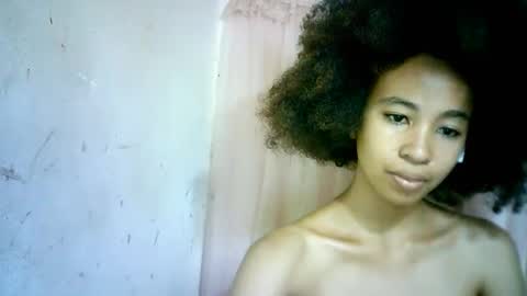 Snapshot of xenna610827 chatting on 02.11.25 xenna610827 online show from 02.11.25