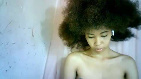 Snapshot of xenna610827 chatting on 02.18.25 xenna610827 online show from 02.18.25