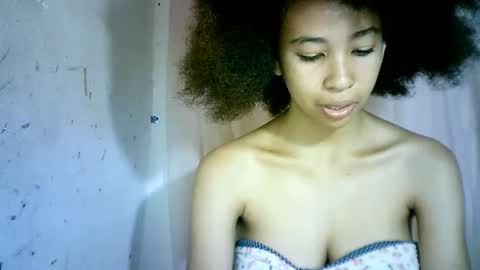 Snapshot of xenna610827 chatting on 02.19.25 xenna610827 online show from 02.19.25