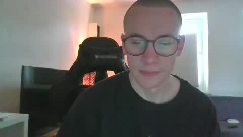 Snapshot of xhenno chatting on 03.28.26 xhenno online show from 03.28.26