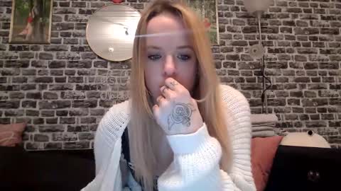 Snapshot of xhotmilf87x chatting on 02.01.26 Milfi online show from 02.01.26