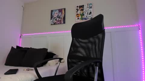 Snapshot of ximedg chatting on 02.11.25 Xime online show from 02.11.25