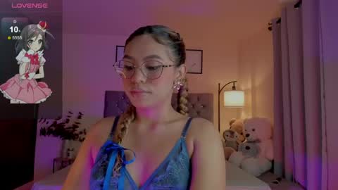 Snapshot of ximena_sotto1 chatting on 04.23.26 camila online show from 04.23.26