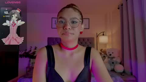 Snapshot of ximena_sotto1 chatting on 05.07.26 camila online show from 05.07.26