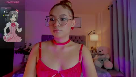 Snapshot of ximena_sotto1 chatting on 05.08.26 camila online show from 05.08.26