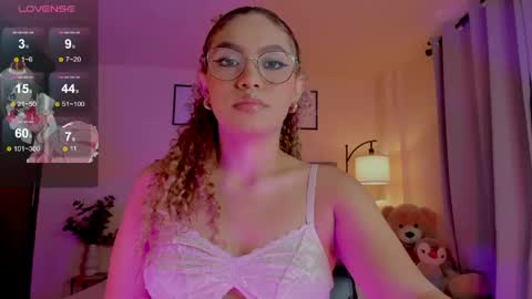 Snapshot of ximena_sotto1 chatting on 06.07.26 camila online show from 06.07.26