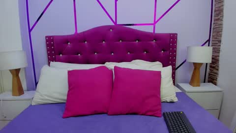 Snapshot of ximena_vasquez8 chatting on 03.09.25 Xime online show from 03.09.25