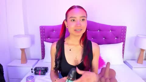 Snapshot of ximena_vasquez8 chatting on 10.03.25 Xime online show from 10.03.25