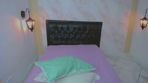 XiomyFox online show from 02.08.26