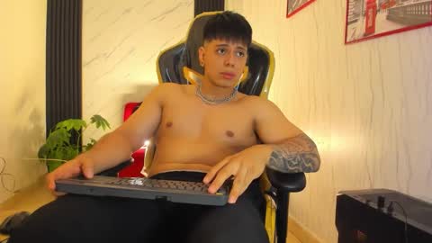 Snapshot of xkevyn chatting on 11.07.25 online show from 11.07.25