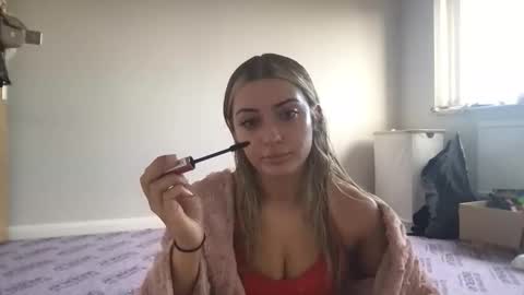 Snapshot of xkloeexo chatting on 12.16.25 xkloeexo online show from 12.16.25