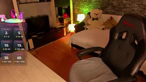 Lara online show from 11.21.25