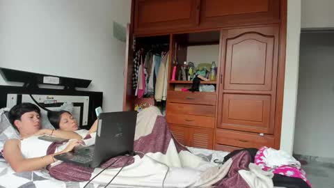 We are Lana. the one with short hair and vanessa girl with long hair online show from 12.15.24