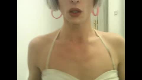 Snapshot of xlecram chatting on 12.15.25 Wendy online show from 12.15.25