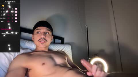 Snapshot of xmomentumx chatting on 11.26.25 xmomentumx online show from 11.26.25