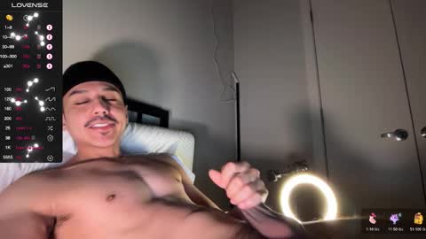 Snapshot of xmomentumx chatting on 12.04.25 xmomentumx online show from 12.04.25