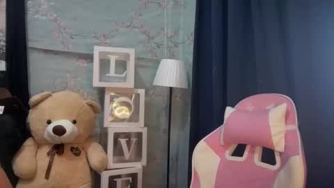 Snapshot of xmonica_cummerx chatting on 09.18.25 Sweet Monica online show from 09.18.25