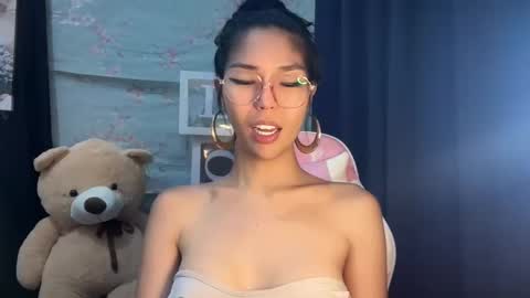 Snapshot of xmonica_cummerx chatting on 10.04.25 Sweet Monica online show from 10.04.25