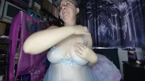 Snapshot of xnicetitsx chatting on 10.24.25 xnicetitsx online show from 10.24.25