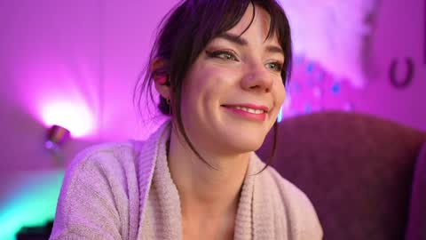 Bella Bondai online show from 12.21.24