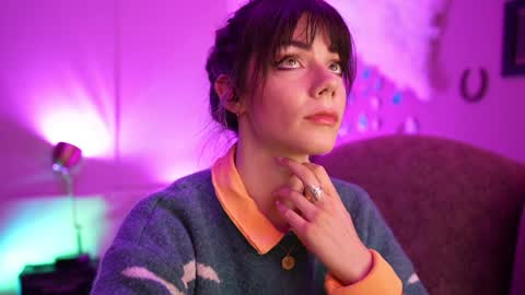 Bella Bondai online show from 12.30.24