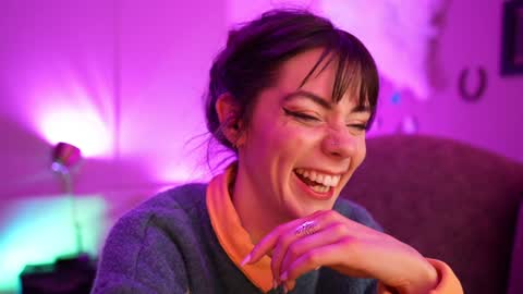 Bella Bondai online show from 12.30.24