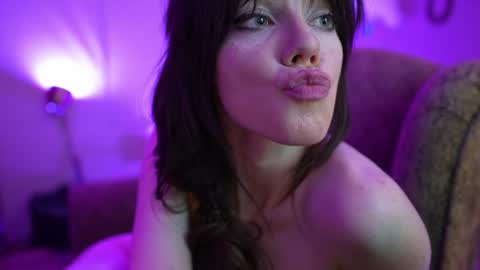 Bella Bondai online show from 01.05.25