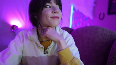 Bella Bondai online show from 01.21.25