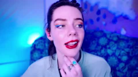 Bella Bondai online show from 09.18.25