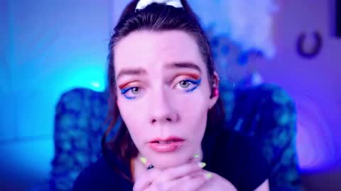 Bella Bondai online show from 09.22.25