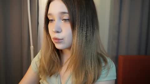 Snapshot of xohanna chatting on 11.20.25 Milana online show from 11.20.25